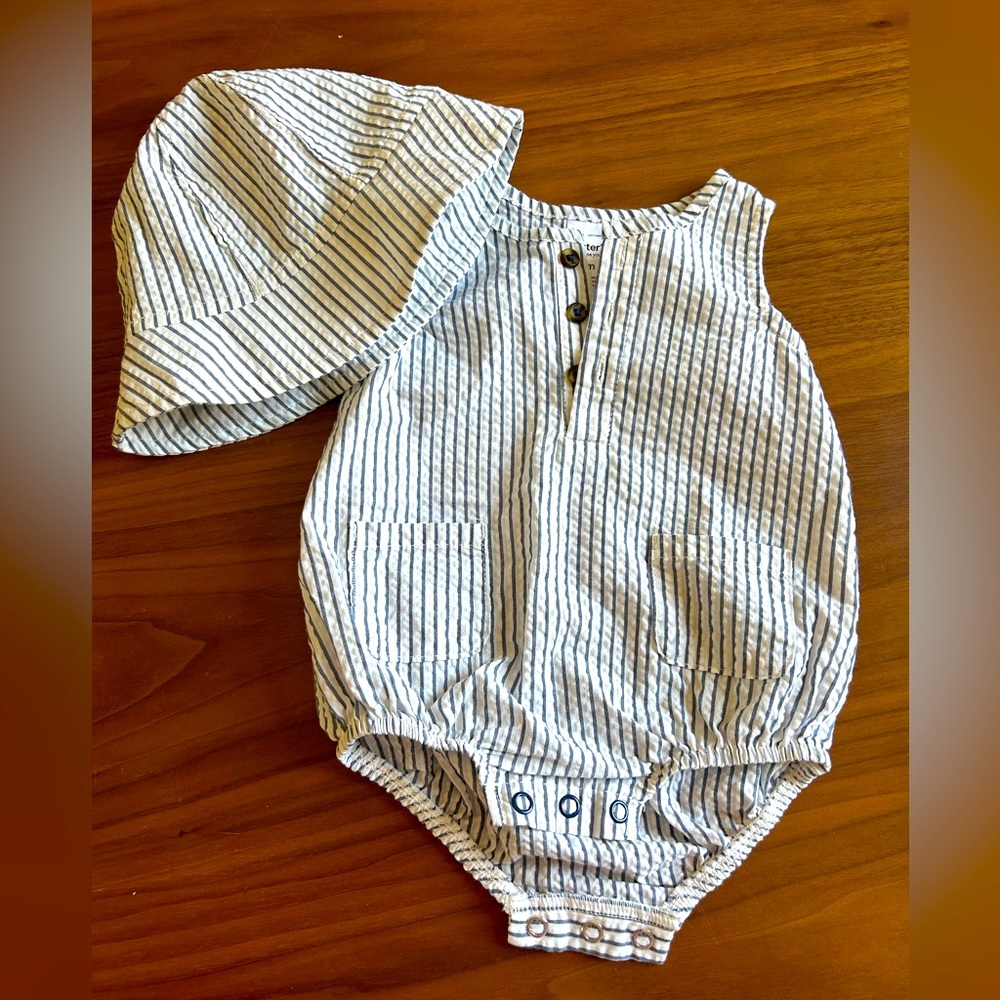 Carter’s Sere-sucker Bubble with sun hat size 3M